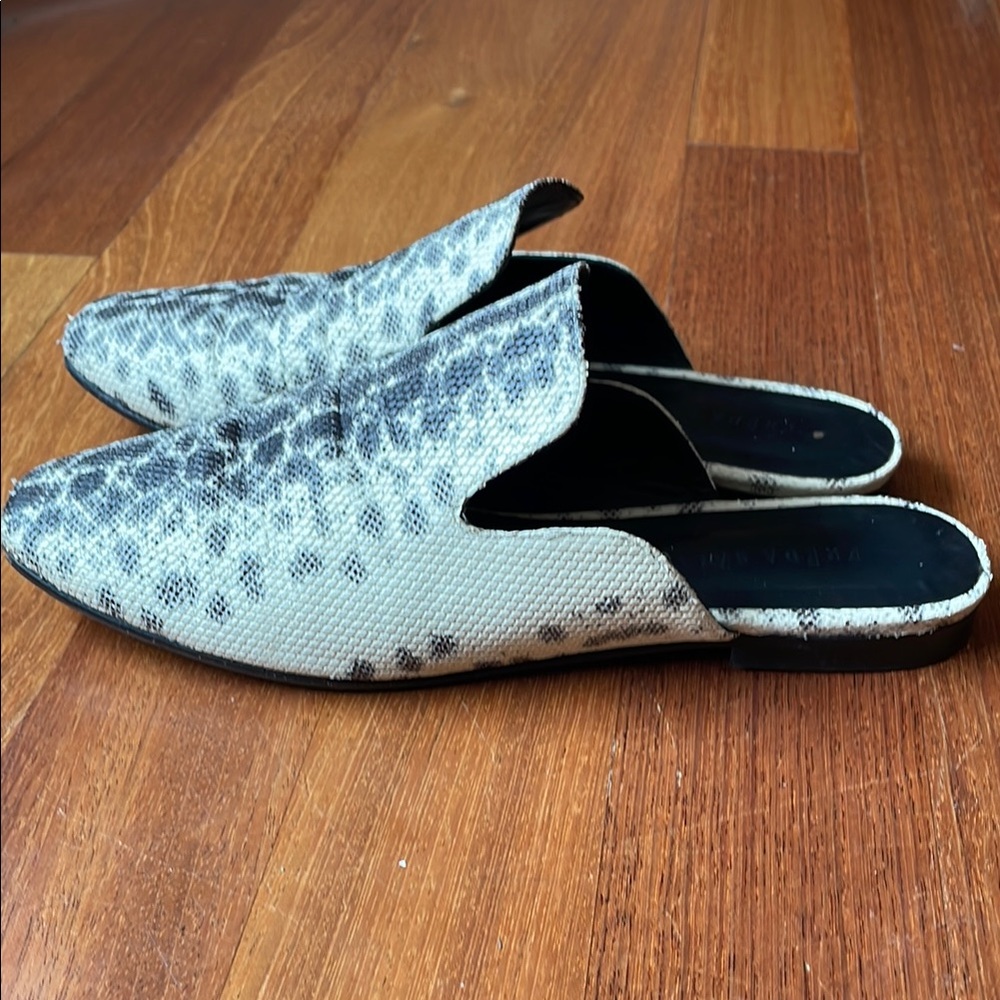 FredaSalvador Snakeskin Keen Mule size 9